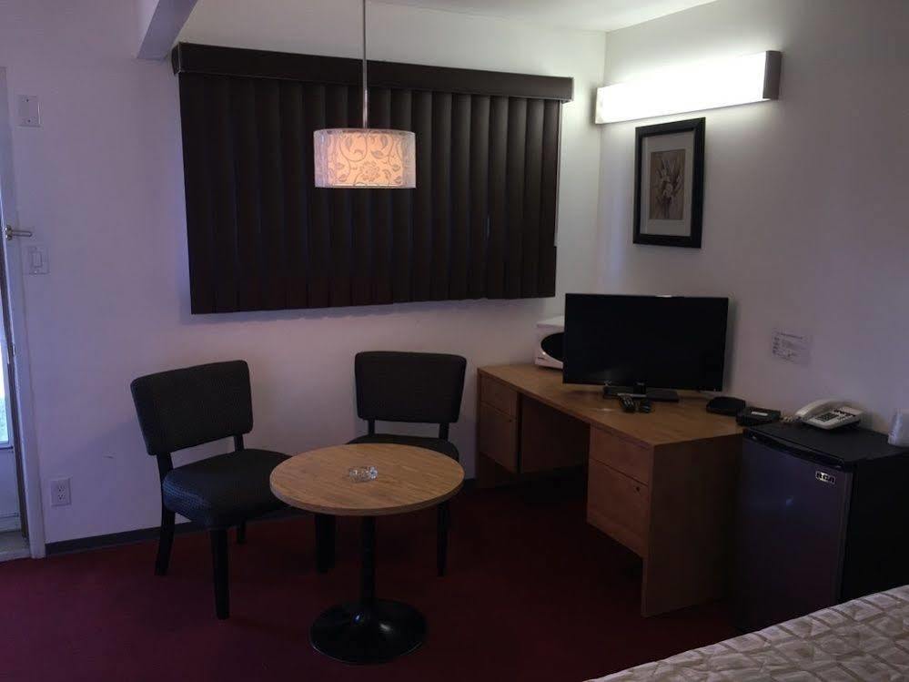 Voyageur Motel Thunder Bay Buitenkant foto