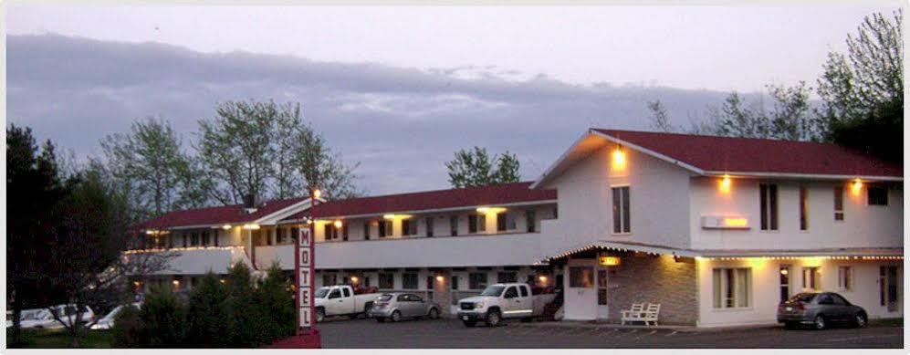 Voyageur Motel Thunder Bay Buitenkant foto